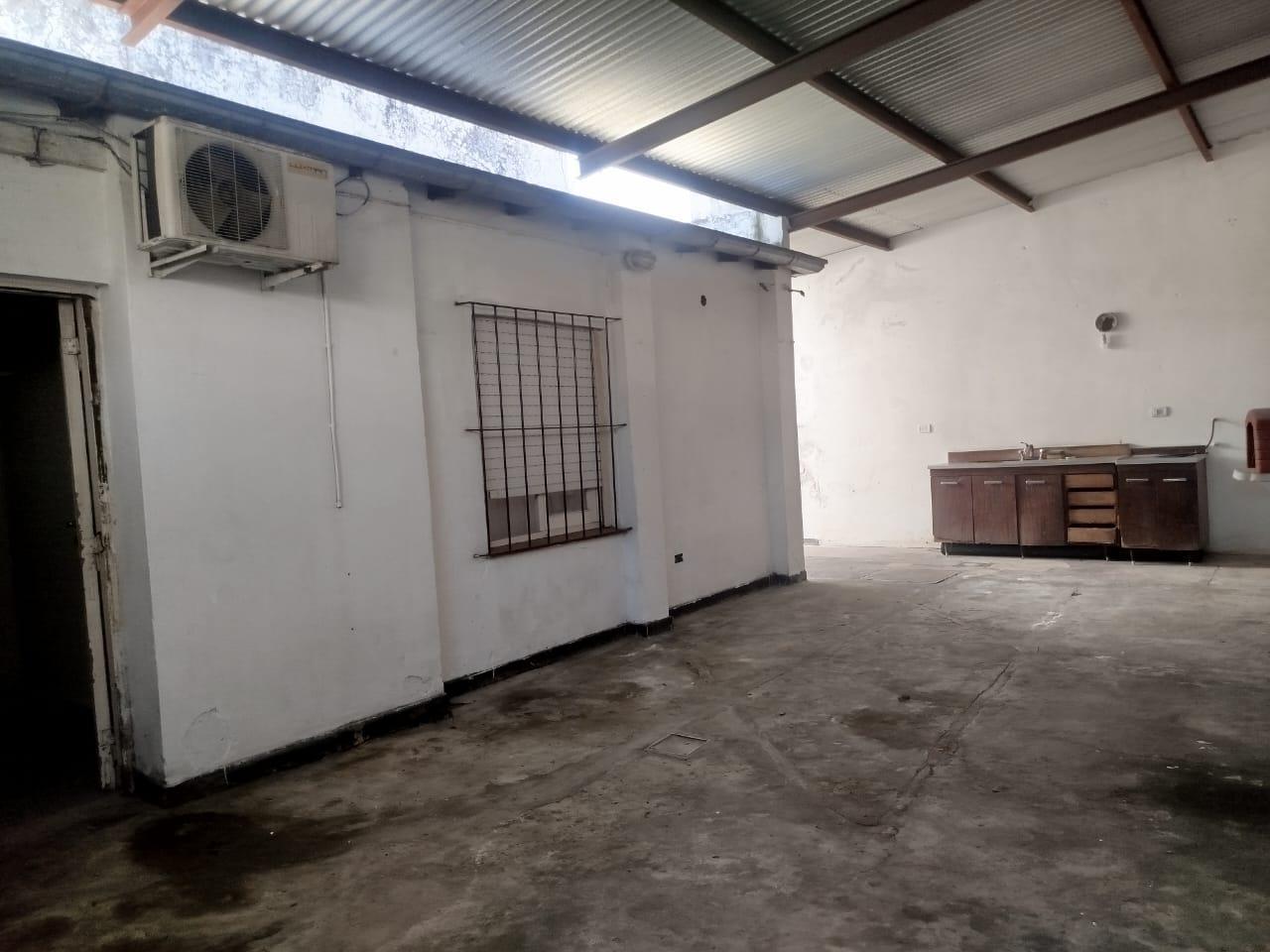 CASA 5 AMBIENTES CON GARAJE PARA DOS AUTOS - PARRILLA - APTO CREDITO BANCARIO - PERMUTA - SAN ISIDRO