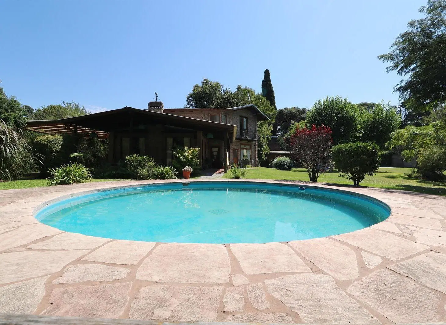 VENTA CASA  4 AMBIENTES - RANELAGH - PILETA - QUINCHO - PARQUE - OFICINAS - PERMUTA - APTO CREDITO 3