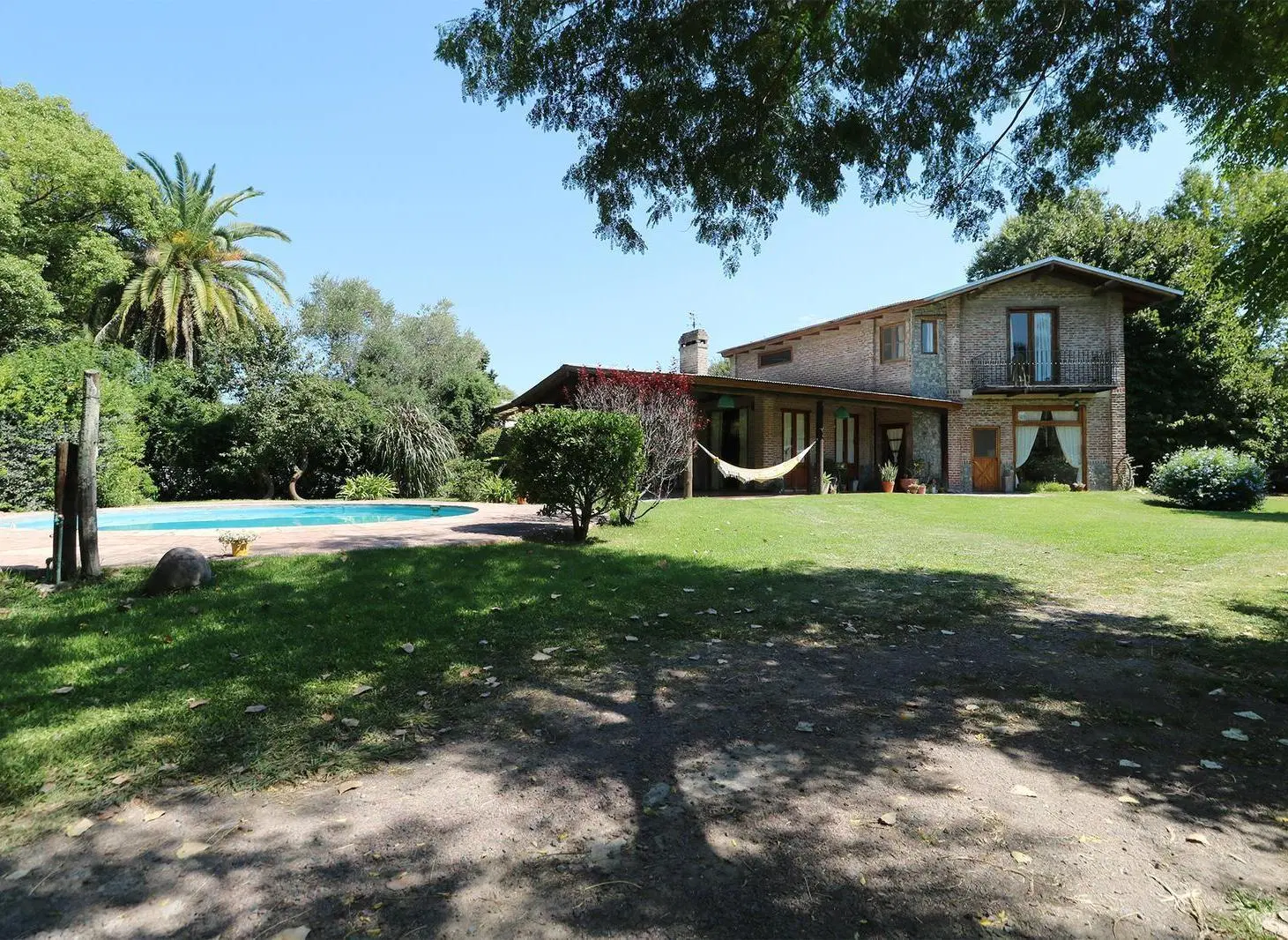 VENTA CASA  4 AMBIENTES - RANELAGH - PILETA - QUINCHO - PARQUE - OFICINAS - PERMUTA - APTO CREDITO 4