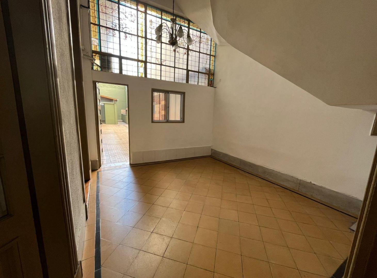 ALQUILER de PH 6 Ambientes Ideal Comercial o Vivienda | Sin Expensas | Patio   Trifásica | CABA
