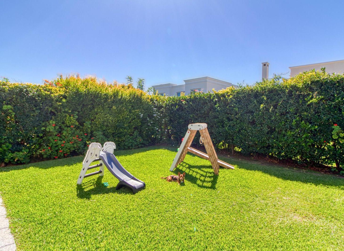 Foto de VENTA CASA DE CATEGORÍA - 7 AMBIENTES C/ QUINCHO Y PISCINA - AYRES, imagen 2