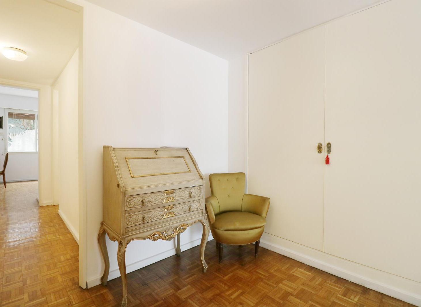 Foto de VENTA DEPARTAMENTO 4 AMBIENTES - BARRIO NORTE - COCHERA - DEPENDENCIA, imagen 2