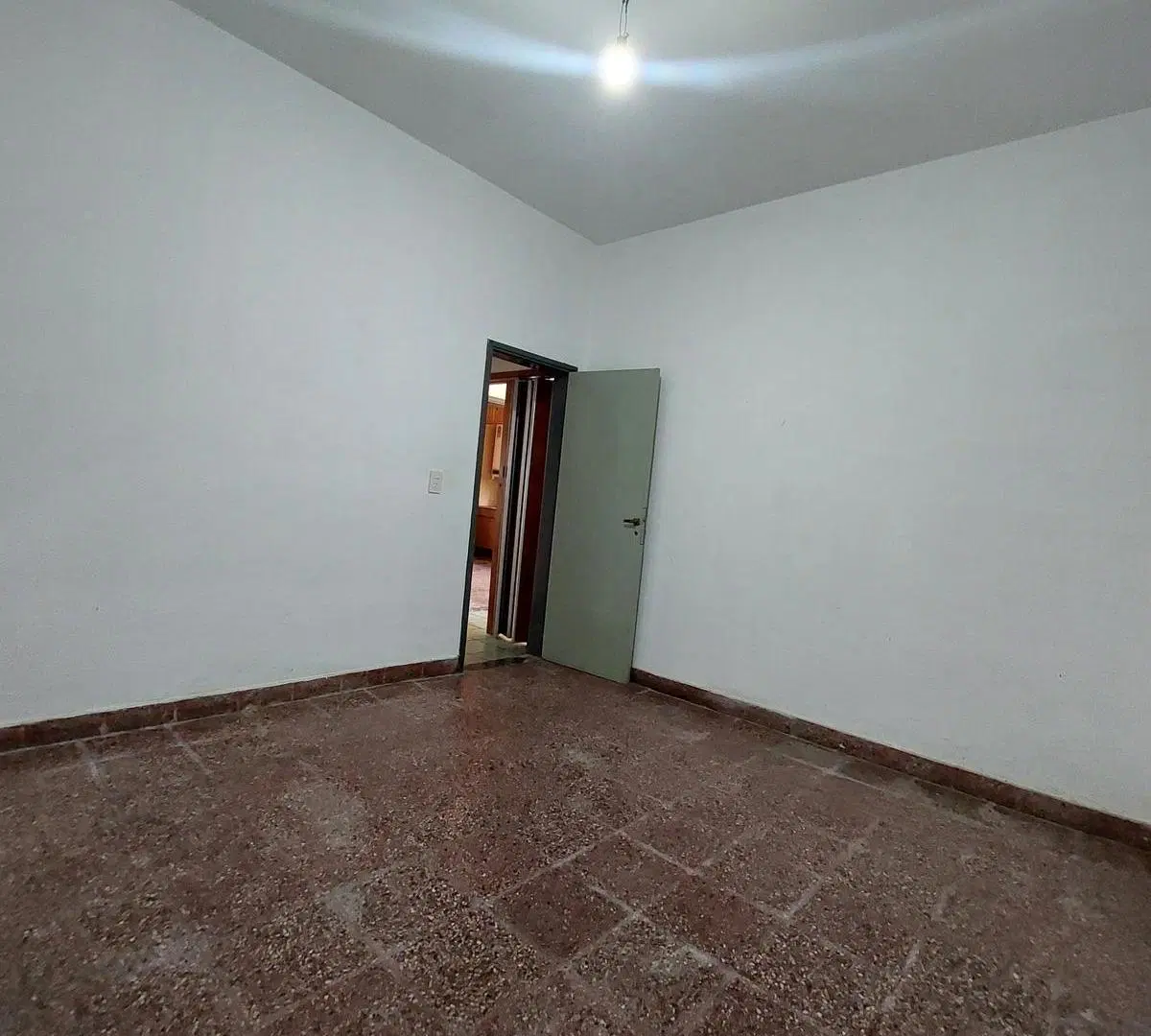 VENTA PH  MALAVER TIPO CASA  DE 4 AMB - COCHERAS- PATIO - SIN EXPENSAS - APTO CREDITO - PERMUTA 5