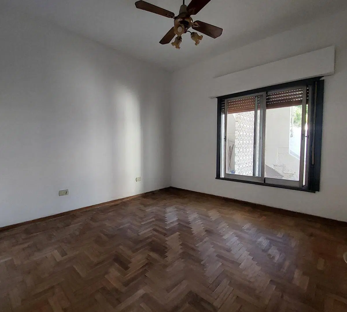 VENTA PH  MALAVER TIPO CASA  DE 4 AMB - COCHERAS- PATIO - SIN EXPENSAS - APTO CREDITO - PERMUTA 8