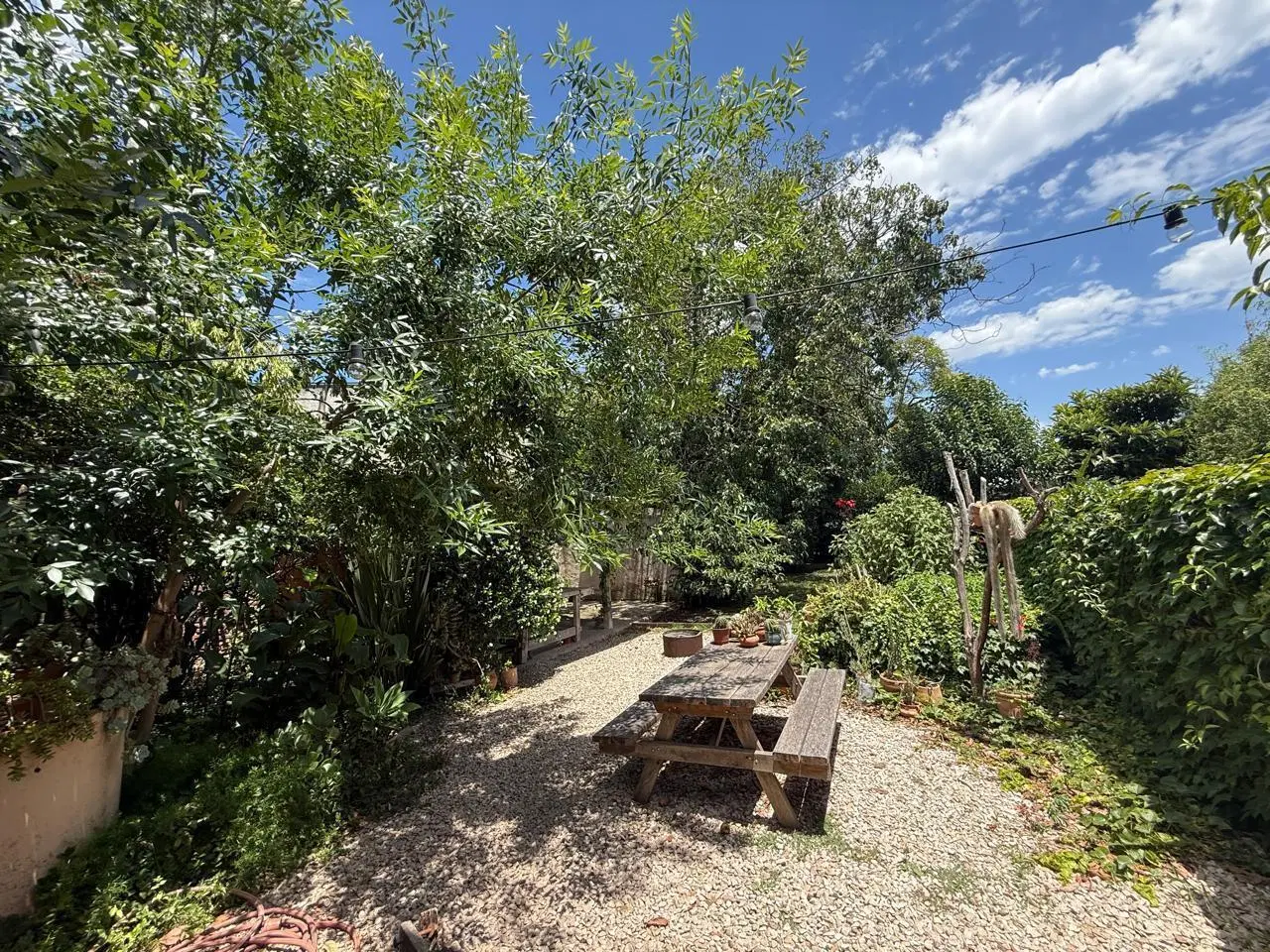 VENTA DE CASA EN ESCOBAR CENTRO 6 AMBIENTES CON GRAN TERRENO COCHERA Y QUINCHO 2