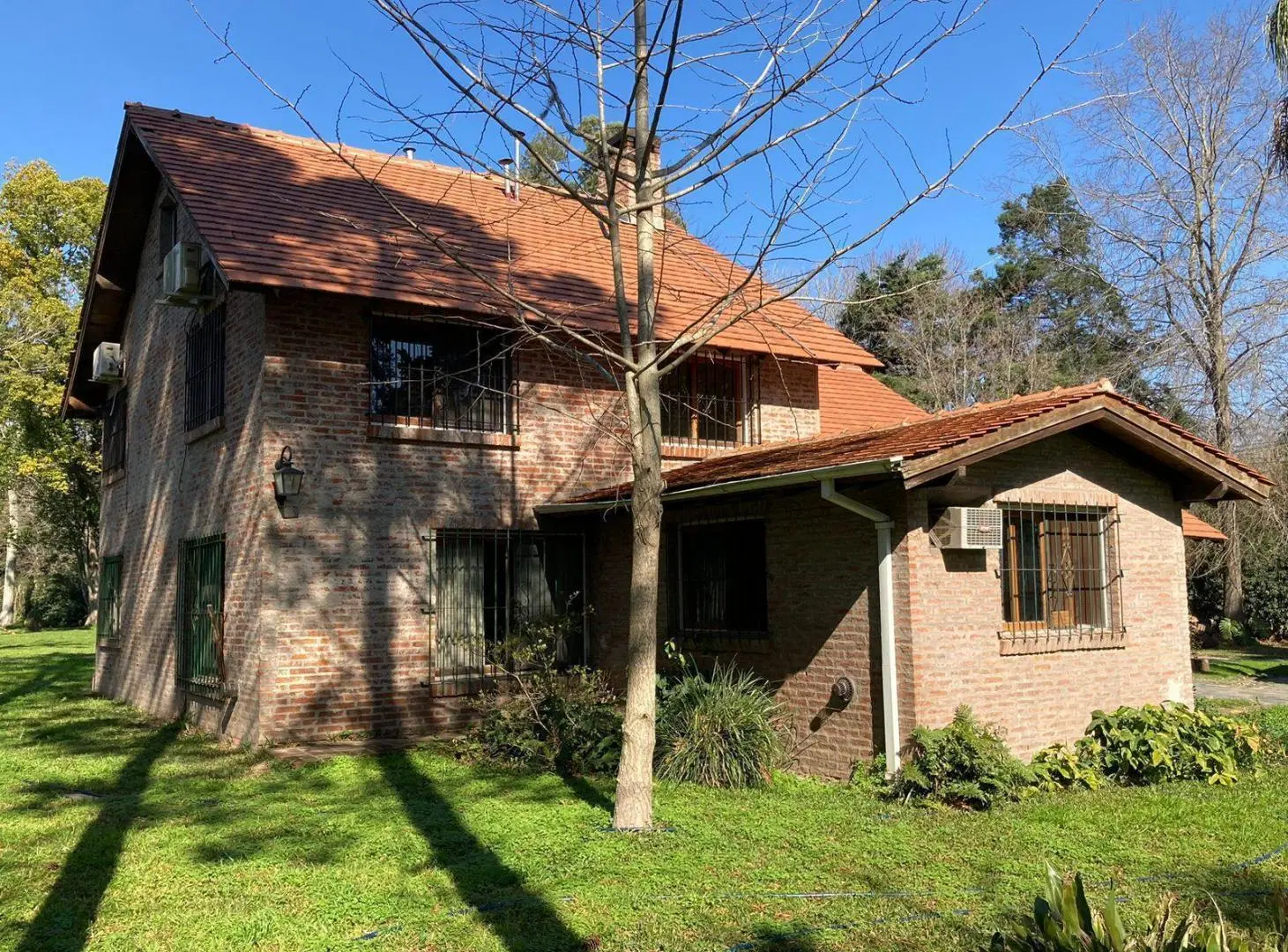 Venta CASA - Barrio El Cazador - 8 ambientes mas taller - 1900 mts de parque - FINANCIACIÓN PRIVADA 4