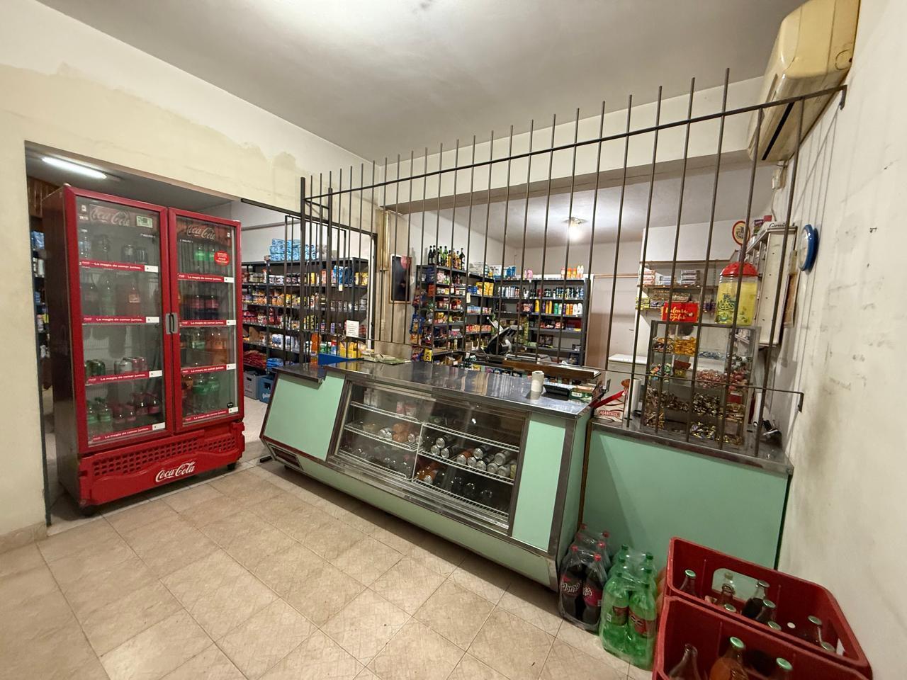 VENTA DE CASA CON LOCAL 3 DORMITORIOS PATIO PARRILLA CERCA RUTA 25 IDEAL SUPERMERCADO VERDULERIA