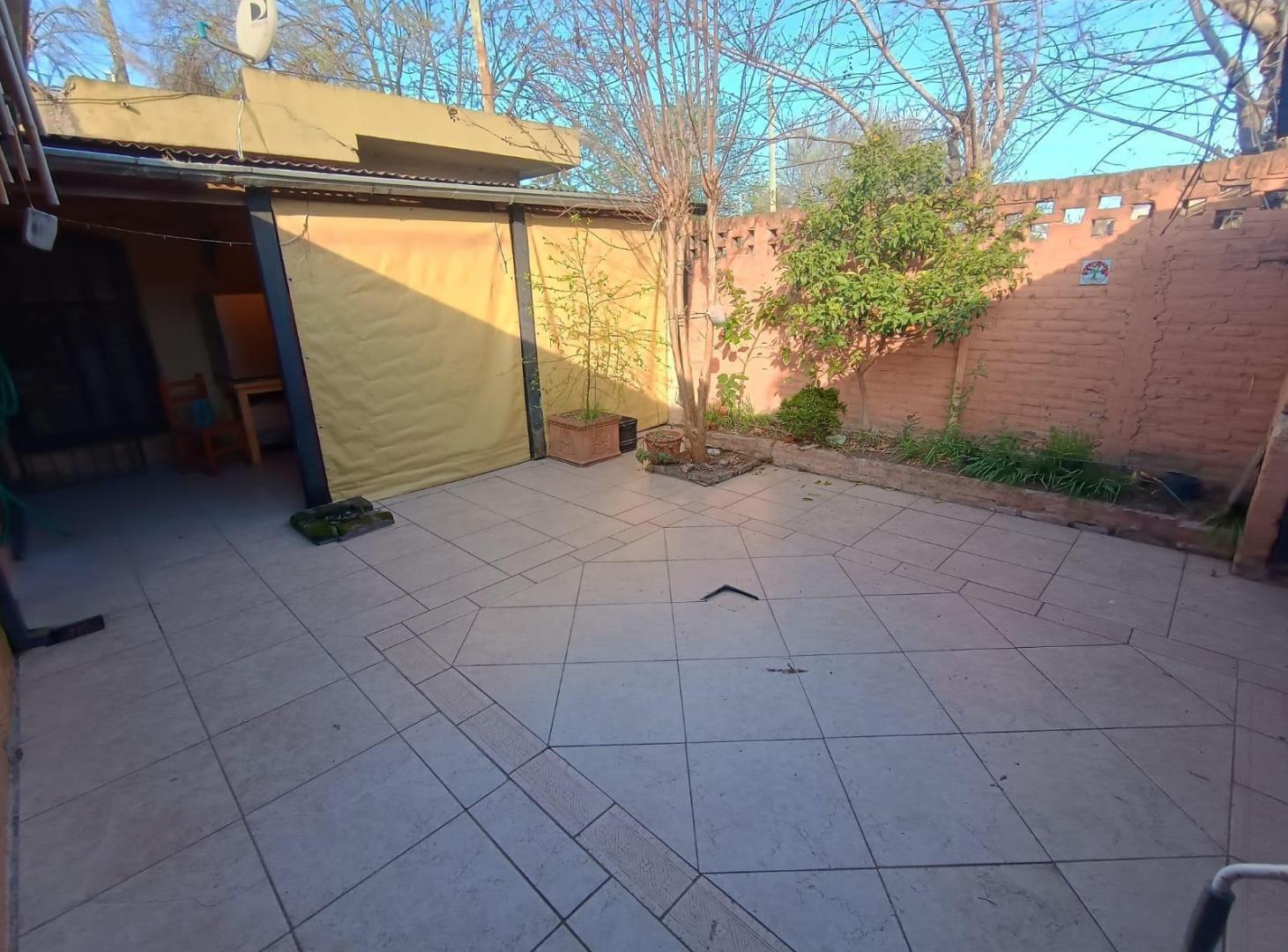 VENTA DE CASA 3 DORMITORIOS GARAGE PATIO PARRILLA IDEAL COMERCIO GAS APTO PRESTAMO HIPOTECARIO