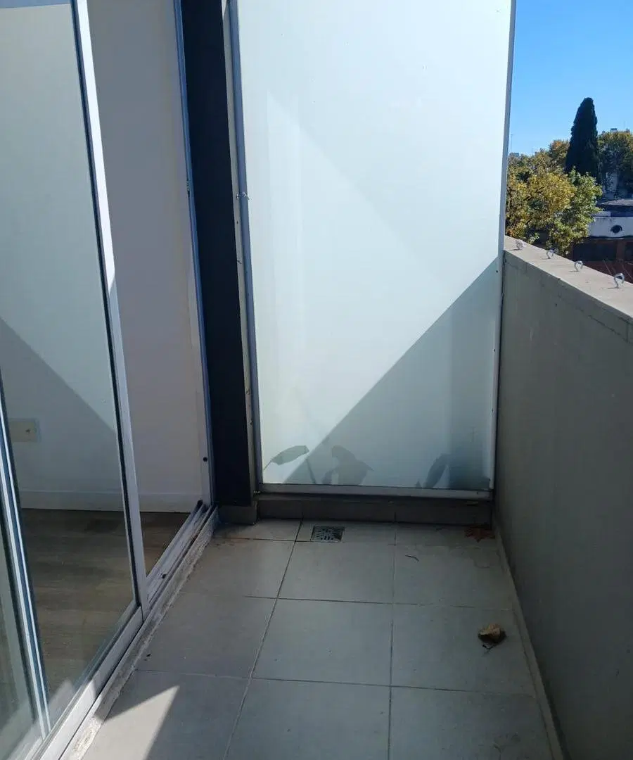 ALQUILER MONOAMBIENTE AL FRENTE CON BALCÓN - LUMINOSO - PATERNAL 5