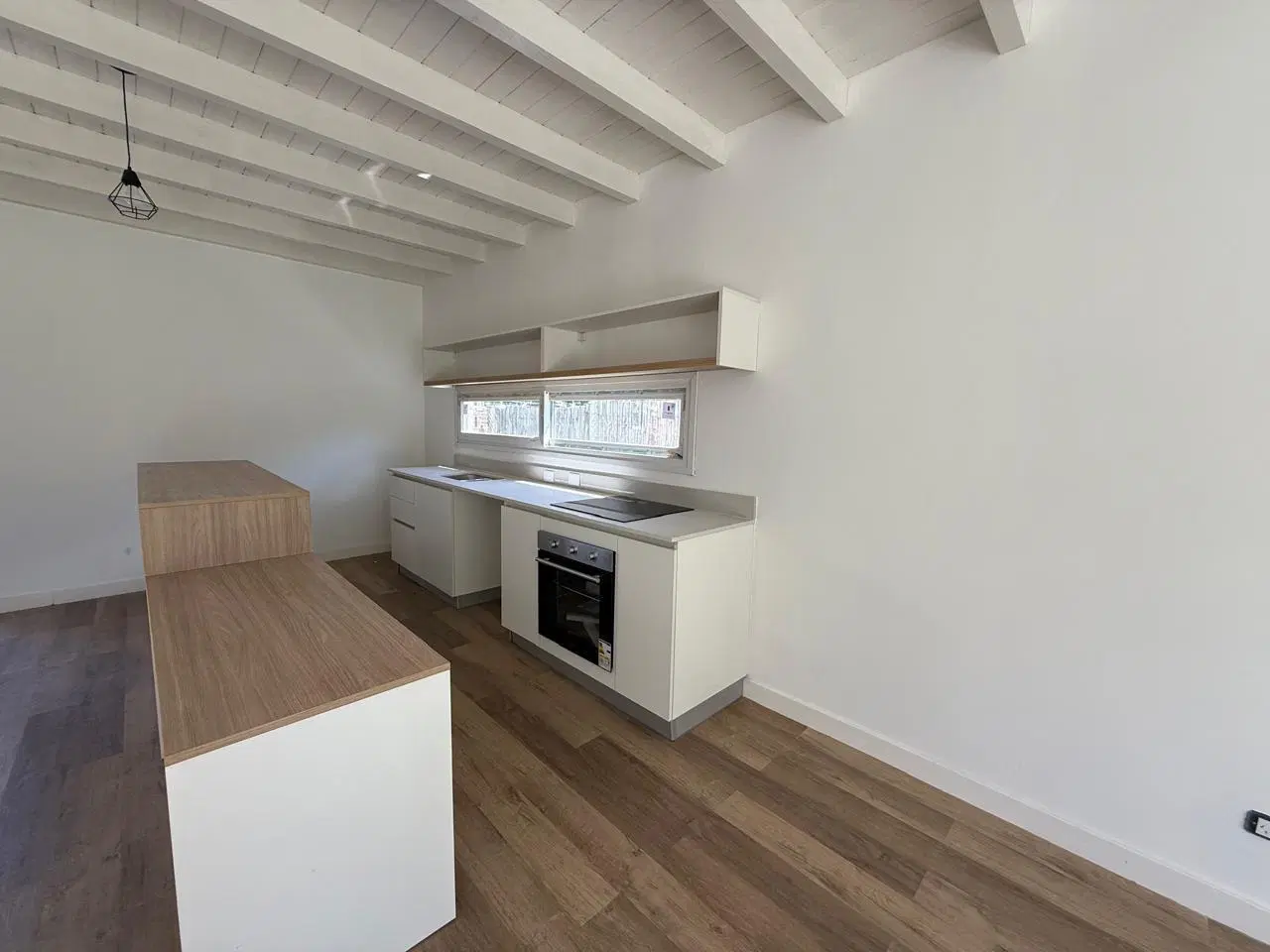 VENTA DE CASA EN BARRIO SAN JERONIMO  MATHEU 3 AMB JARDIN PARRILLA A ESTRENAR SIN  EXPENSAS ! 4