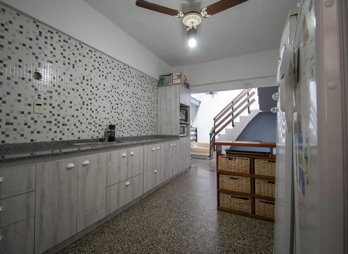 VENTA   6 AMBIENTES COMODOS BIEN DISTRIBUIDOS  PERMUTA Y/O FINANCIA MORON  APTO CREDITO 4