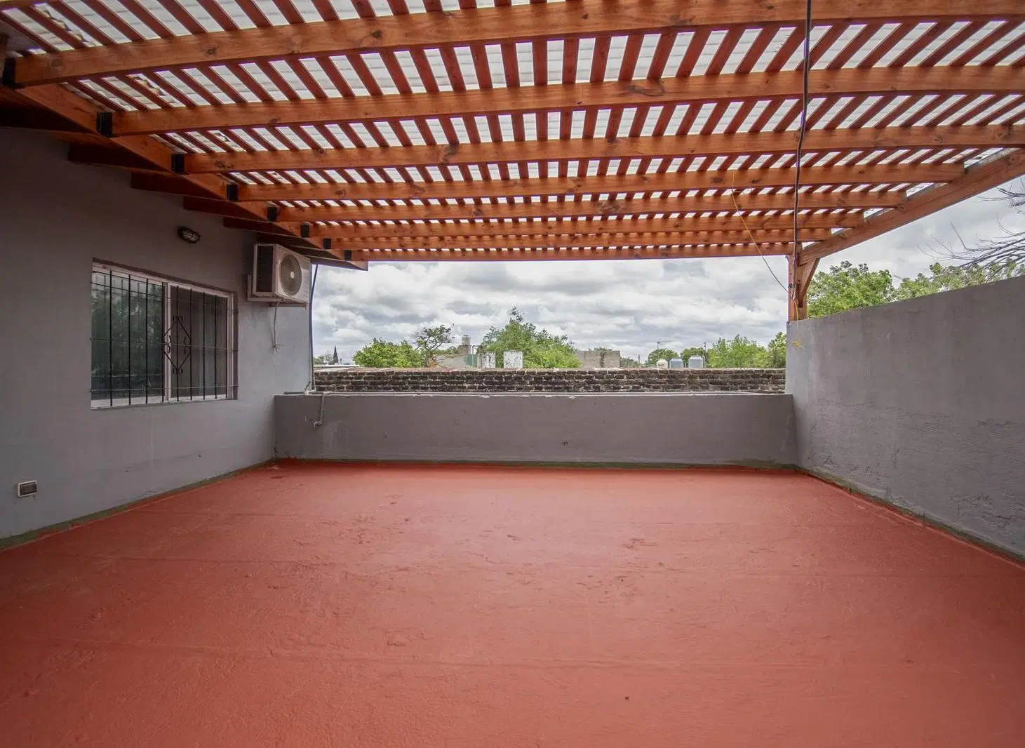 VENTA   6 AMBIENTES COMODOS BIEN DISTRIBUIDOS  PERMUTA Y/O FINANCIA MORON  APTO CREDITO 3
