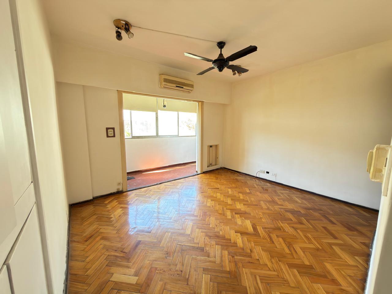 Venta departamento 2 ambientes luminoso con balcón y cerramiento - Apto profesional - Apto crédito !