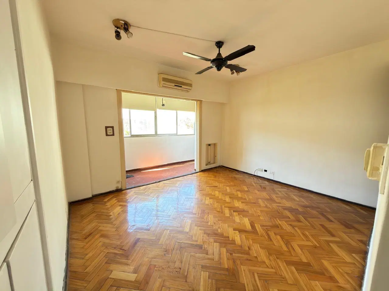 Venta departamento 2 ambientes luminoso con balcón y cerramiento - Apto profesional - Apto crédito ! 3