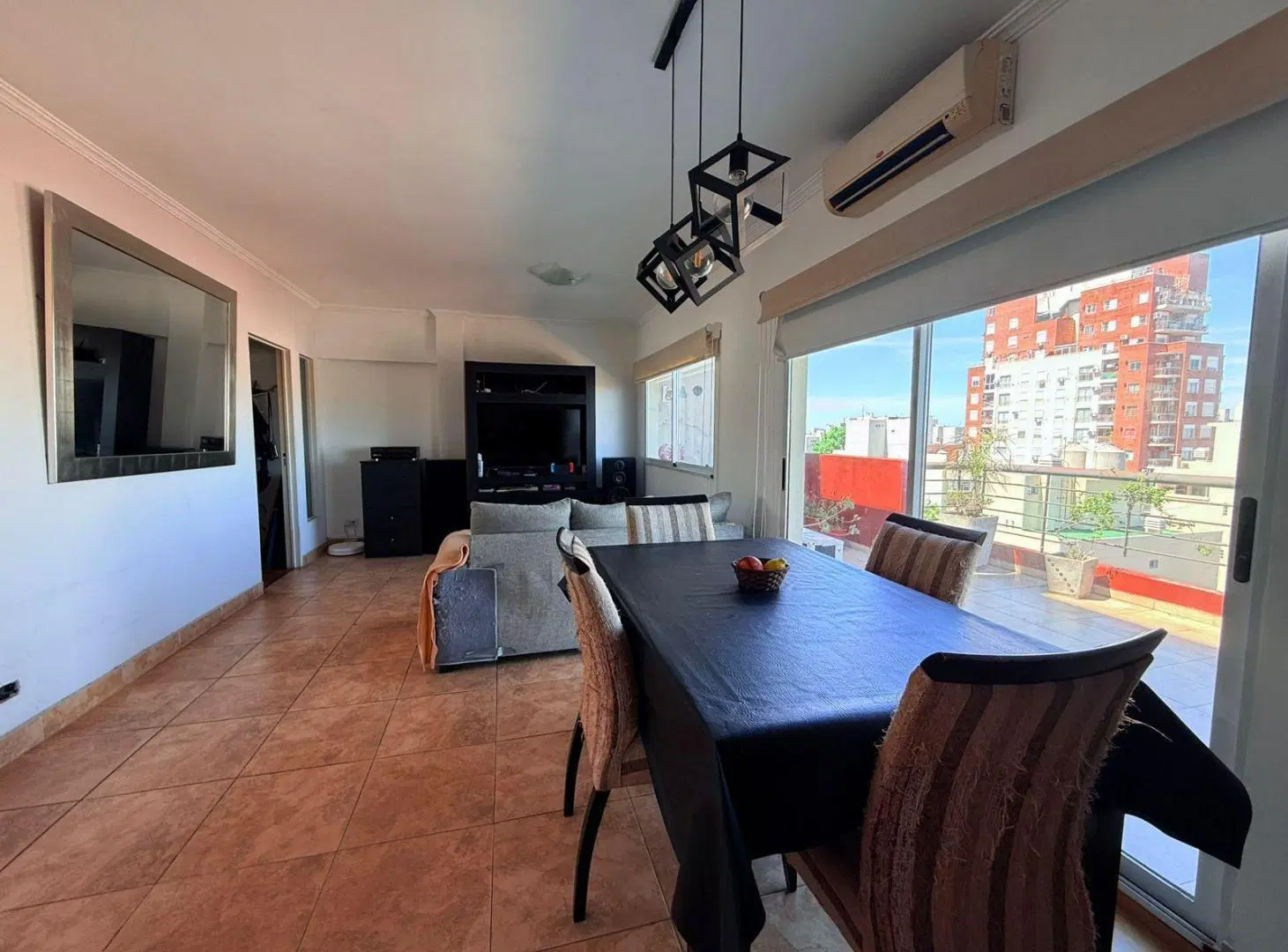 VENTA DEPARTAMENTO 4 AMBIENTES CON TERRAZA PROPIA Y COCHERA - VILLA URQUIZA - PERMUTA Y APTO CREDITO 2