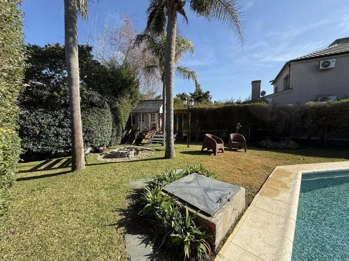 VENTA CASA CATEGORIA 5 AMBIENTES PISCINA QUINCHO - COUNTRY BANCO PROVINCIA - PERMUTA Y APTO CREDITO 5