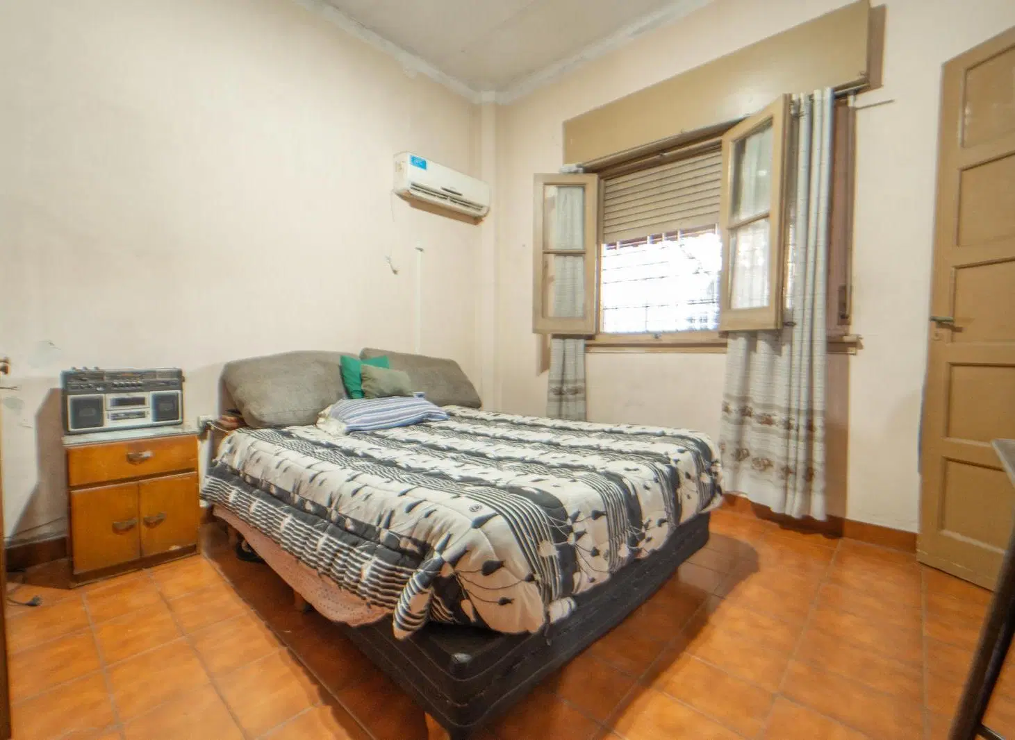VENTA CASA MULTIFAMILIAR 6 AMBIENTES OPORTUNIDAD EN VILLA LURO 5