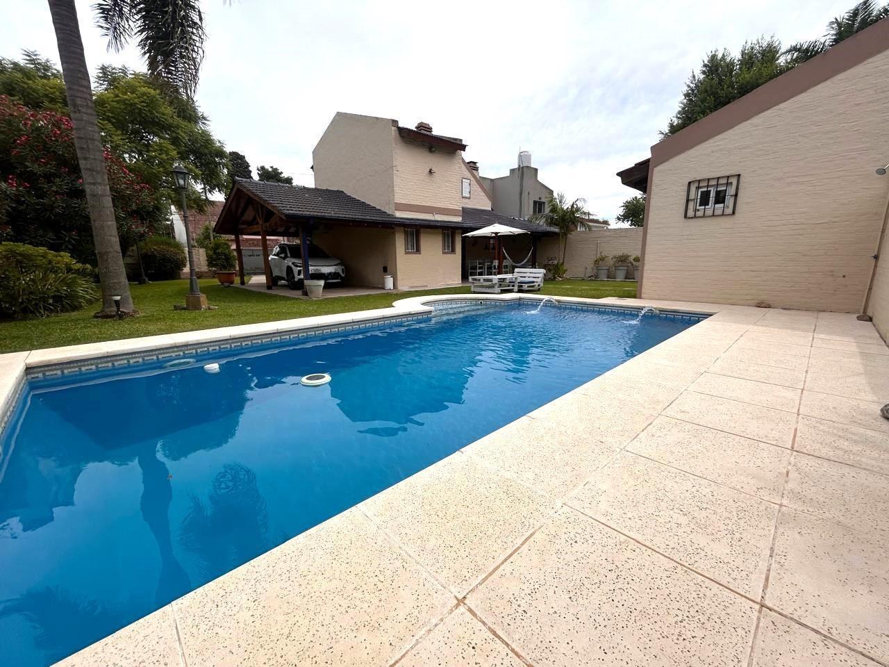VENTA CASA 5 AMBIENTES LUMINOSA CON PISCINA JARDIN DEPTO EN B. LA ARGENTINA CAMPANA APTO CREDITO