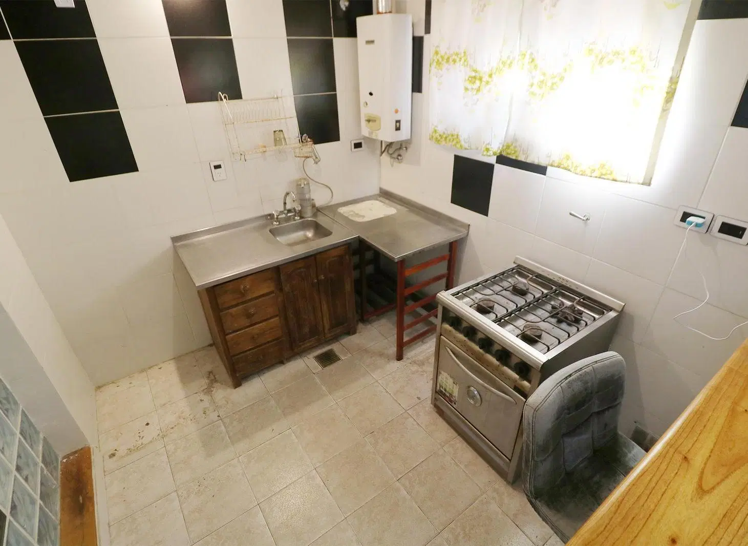 VENTA PH DE 4 AMBIENTES EN PATERNAL - DOS PLANTAS - PATIO - TERRAZA - PARRILLA - PERMUTA - FINANCIA 4