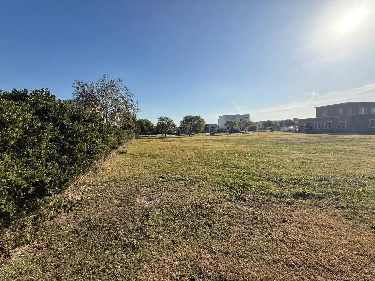 Venta de Terreno en Barrio San Sebastián  Area 11 con Laguna -Financia Dueño-toma vehículo 2