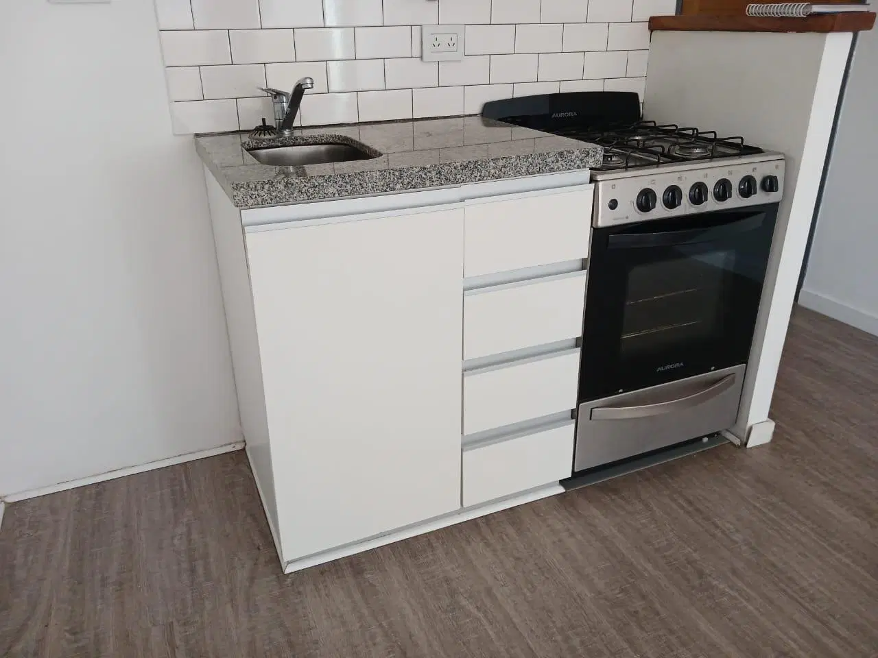 VENTA MONOAMBIENTE AL CONTRAFENTE CON BALCÓN LUMINOSO MUY BUENA UBICACION  PATERNAL 4