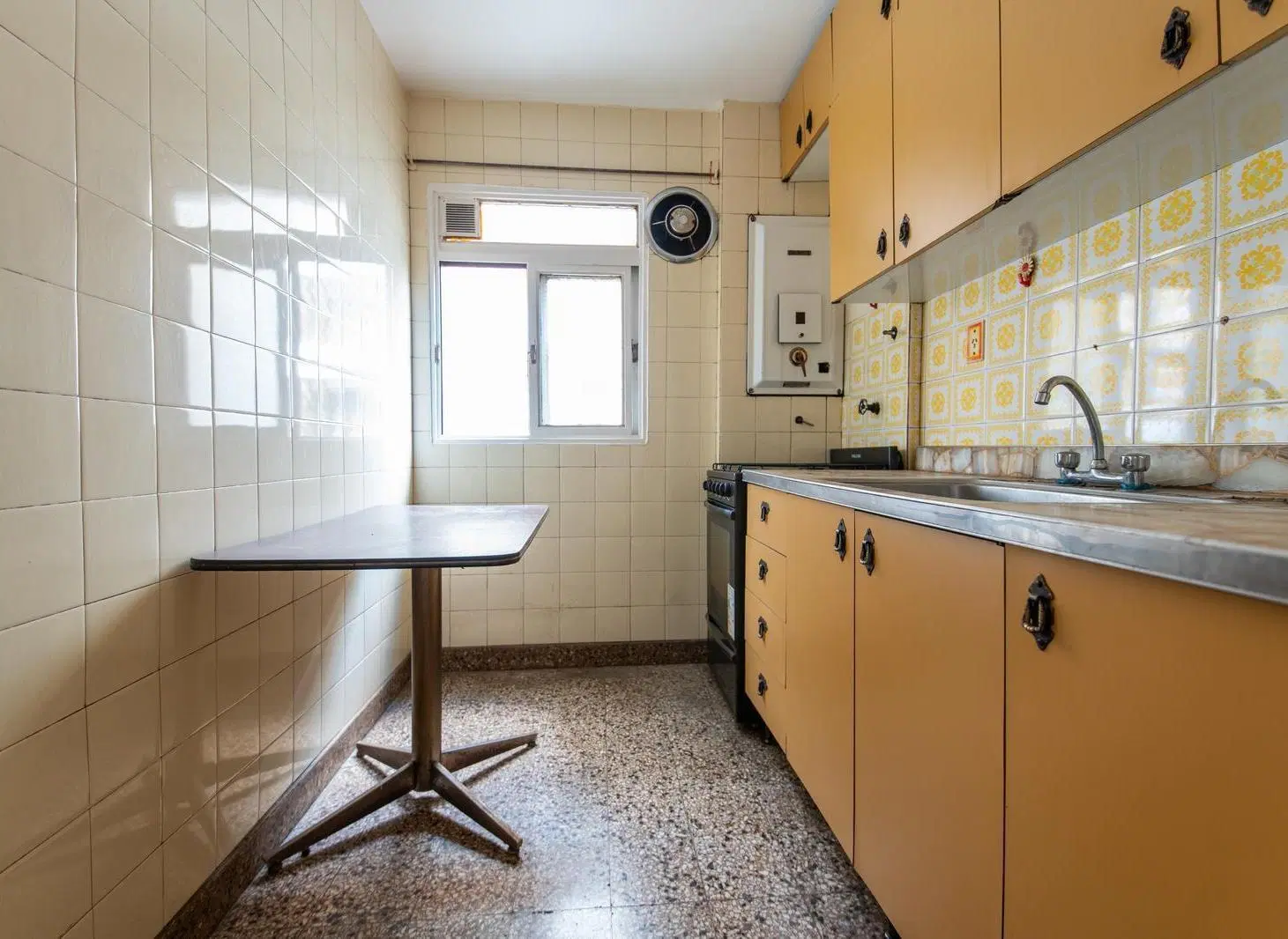 VENTA DEPARTAMENTO 2 AMBIENTES – AL FRENTE CON BALCON - APTO CREDITO Y PERMUTA 3