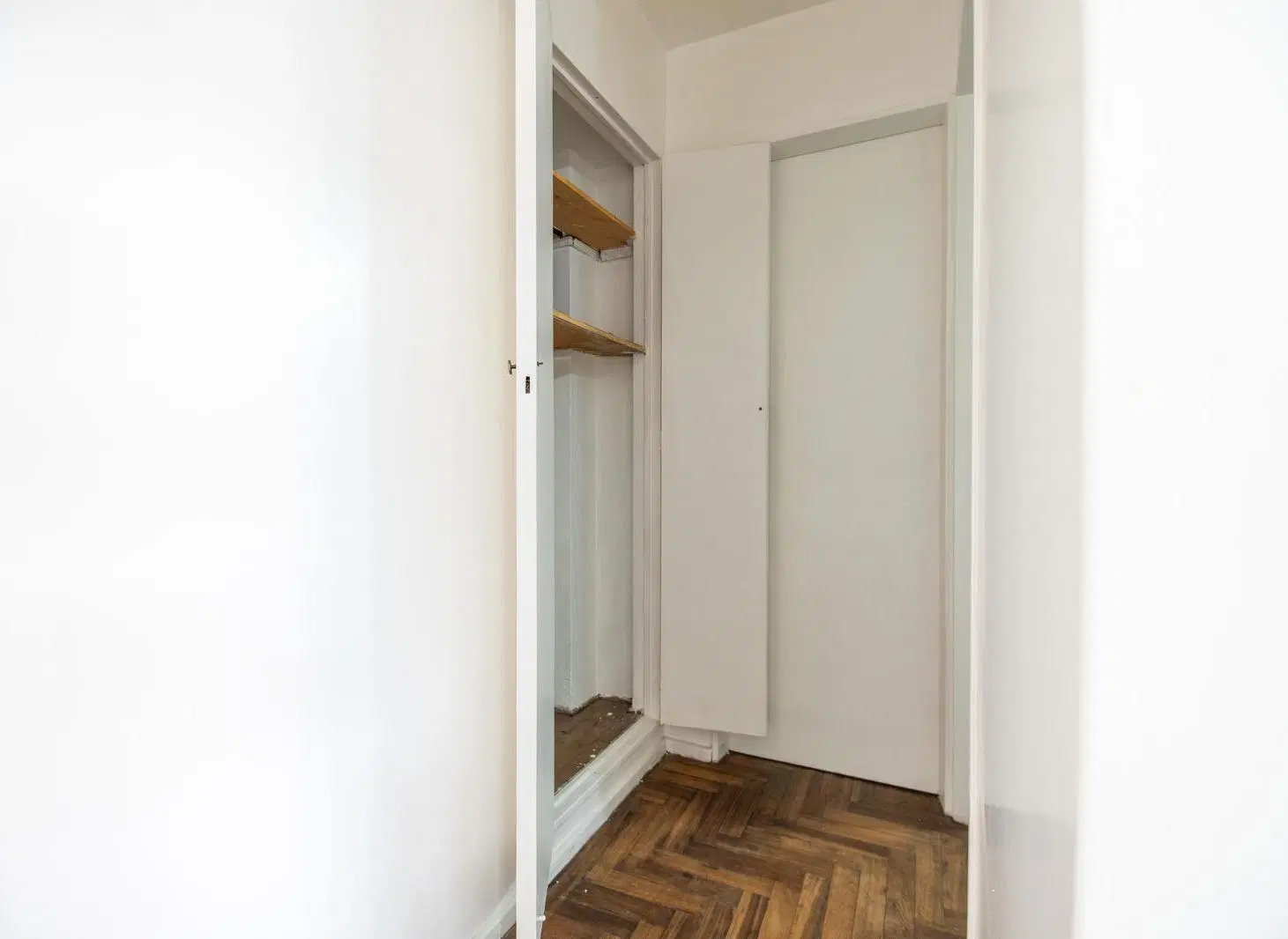 VENTA DEPARTAMENTO 2 AMBIENTES – AL FRENTE CON BALCON - APTO CREDITO Y PERMUTA 5