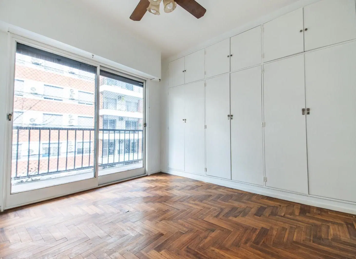 VENTA DEPARTAMENTO 2 AMBIENTES – AL FRENTE CON BALCON - APTO CREDITO Y PERMUTA 4