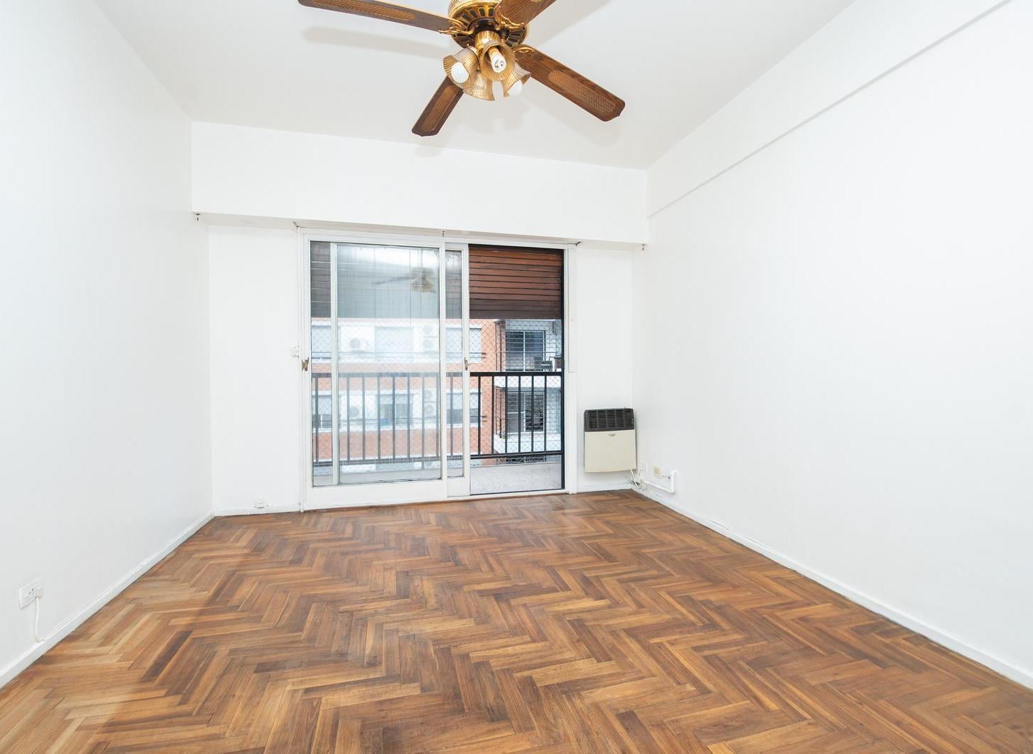 VENTA DEPARTAMENTO 2 AMBIENTES – AL FRENTE CON BALCON - APTO CREDITO Y PERMUTA