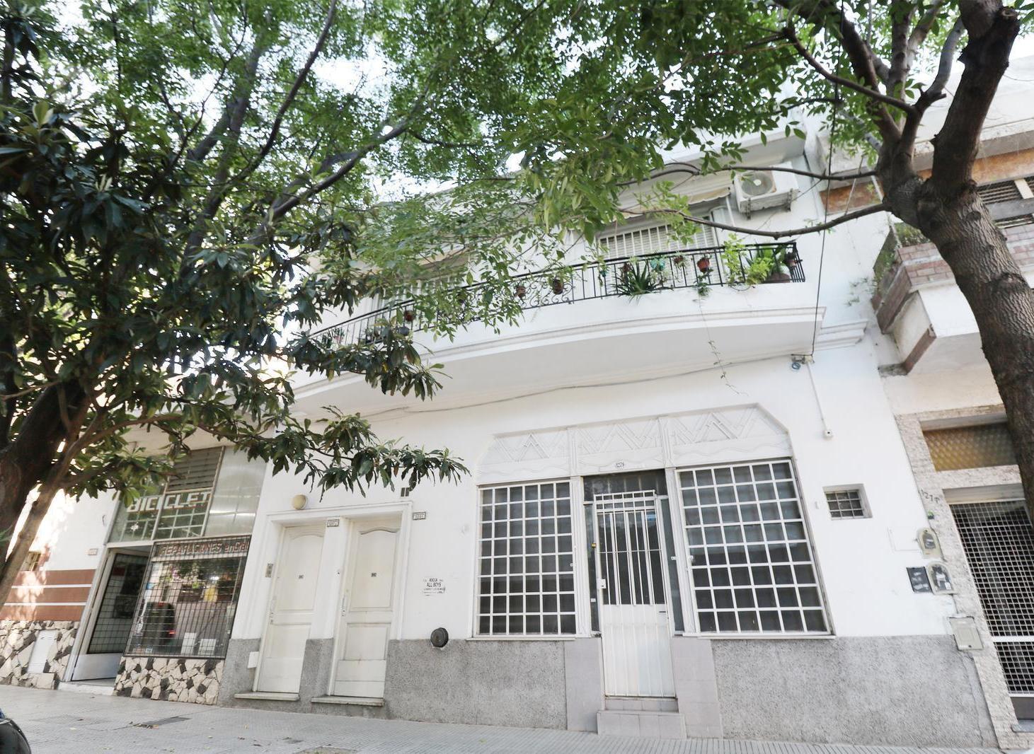 VENTA CASA EN FLORESTA - LOTE PROPIO - 2 PLANTAS - LOCAL COMERCIAL - PERMUTA - APTO CREDITO