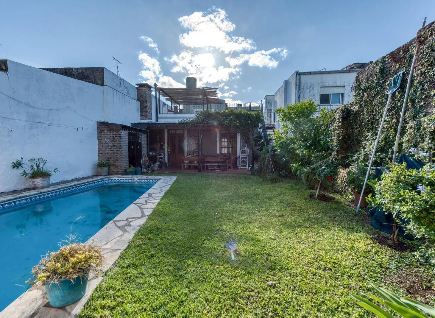 VENTA CASA COLONIAL 4 AMB C/ PILETA - JARDIN - QUINCHO - TERRAZA - SAN ISIDRO LA CALABRIA - PERMUTA 2