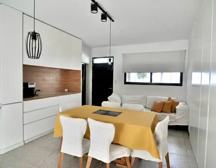 VENTA PH  3 AMBIENTES  ENTRADA INDEPENDIENTE  PB  COCHERA  2 PATIOS  SIN EXPENSAS  P CHACABUCO. 3