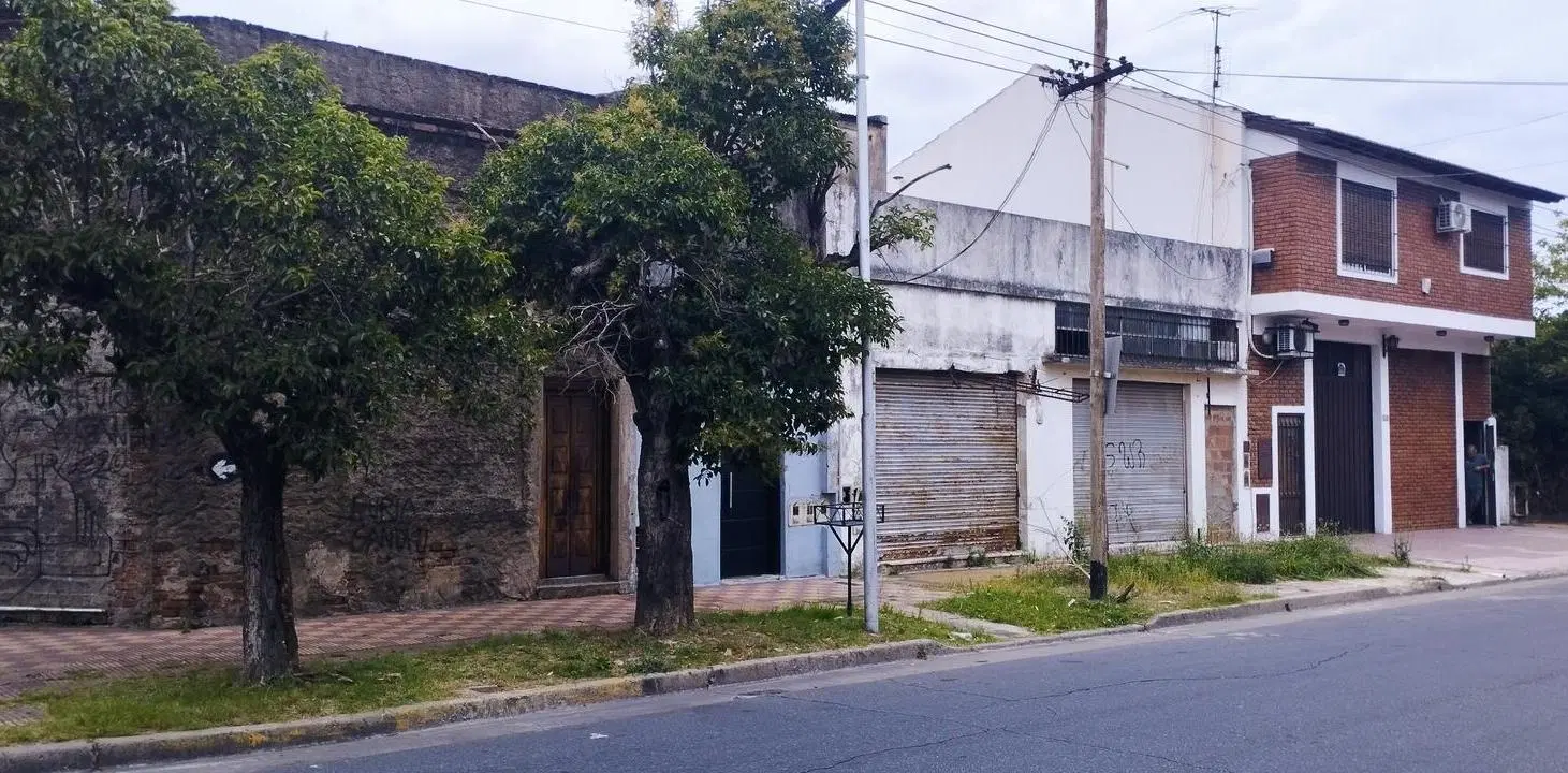 VENTA  TERRENO / LOTE - A 300 METROS DE AVENIDA HIPOLITO YRIGOYEN  - LANUS - PERMUTA 4