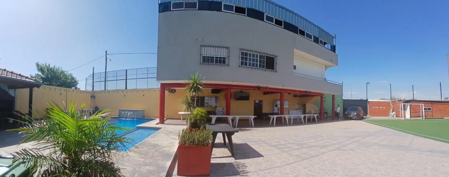 VENTA COMPLEJO COMERCIAL Y TURISTICO - 3 DEPARTAMENTOS CON QUINCHO - PISCINA - PERMUTA Y FINANCIA !! 5