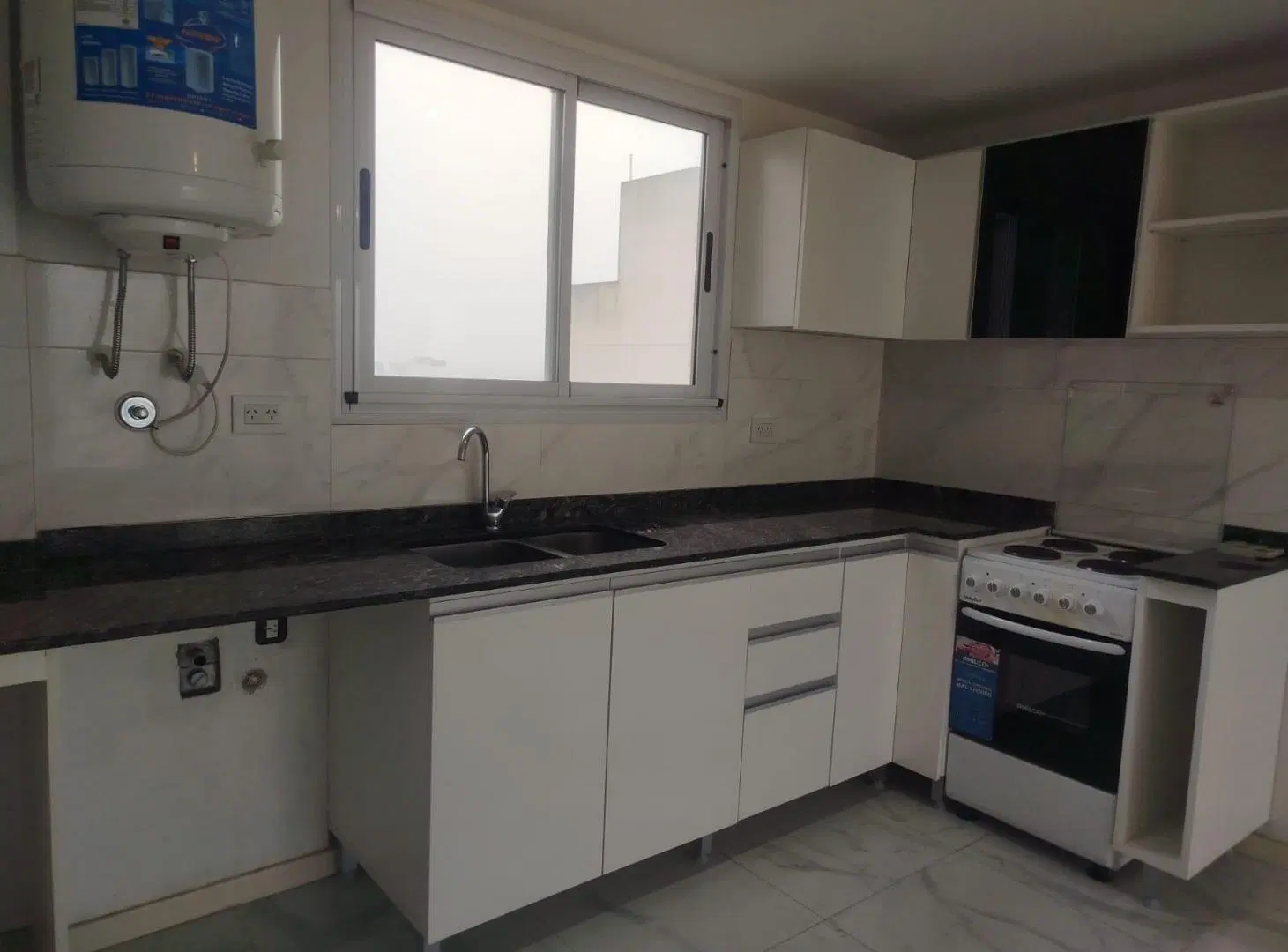 ALQUILER DEPARTAMENTO 2 AMBIENTES  FRENTE CON BALCON PARRILLA COCHERA CENTRO MORON 4