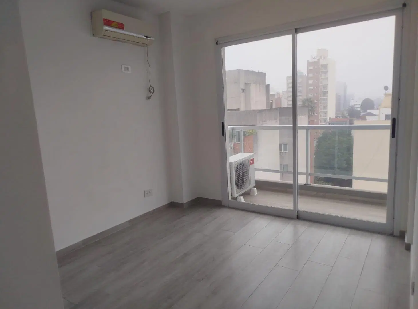 ALQUILER DEPARTAMENTO 2 AMBIENTES  FRENTE CON BALCON PARRILLA COCHERA CENTRO MORON 3