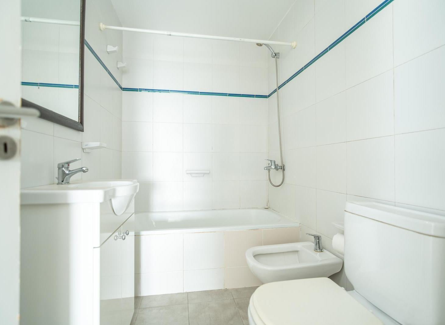 Foto de VENTA DEPARTAMENTO DOS AMBIENTES "APTO CREDITO"· COCHERA · VISTA, imagen 2