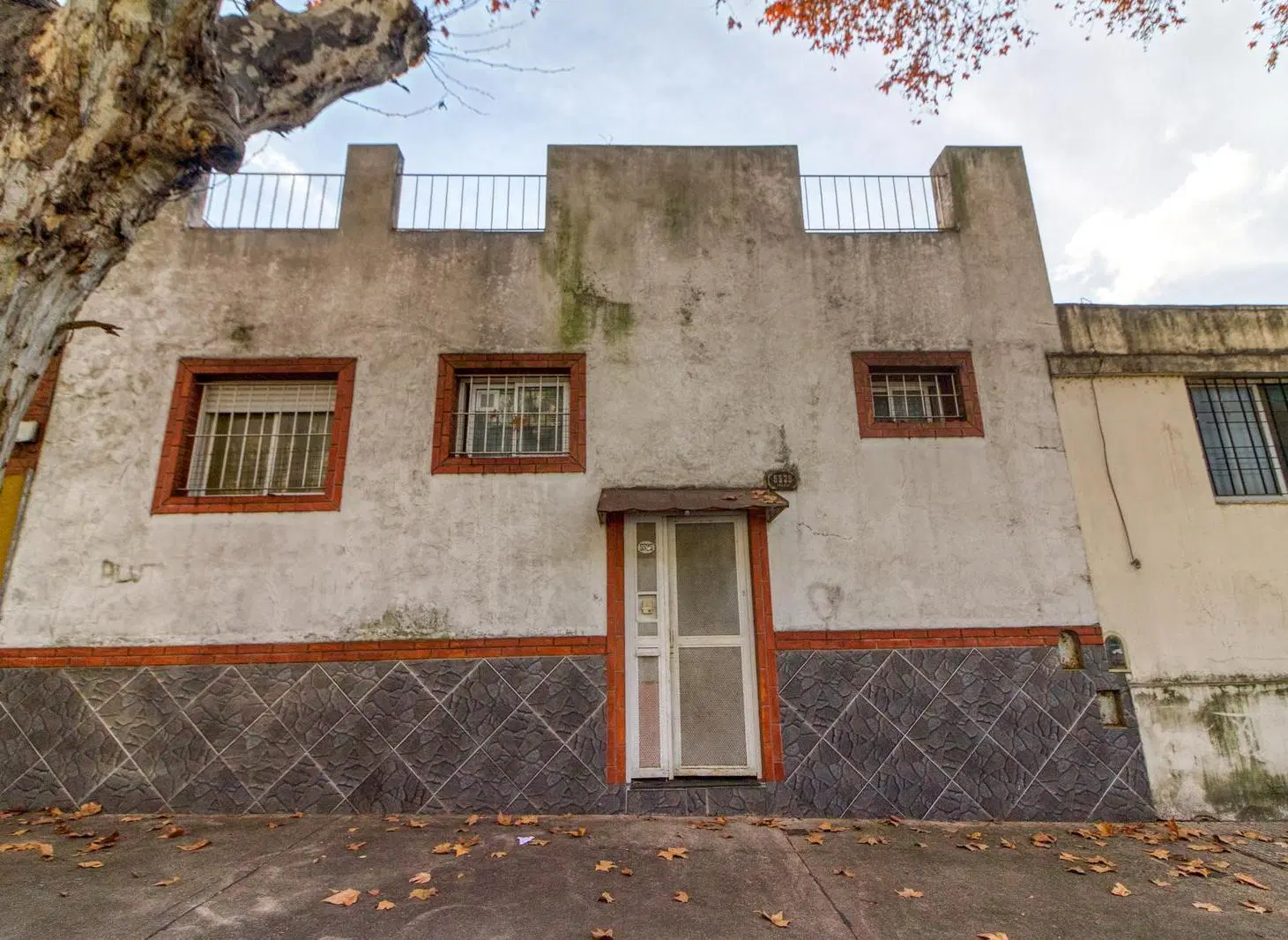 CASONA ANTIGUA 8 AMB. EN VILLA URQUIZA -TERRAZA - TERRENO IDEAL PHS - EXCELENTE ZONA 3