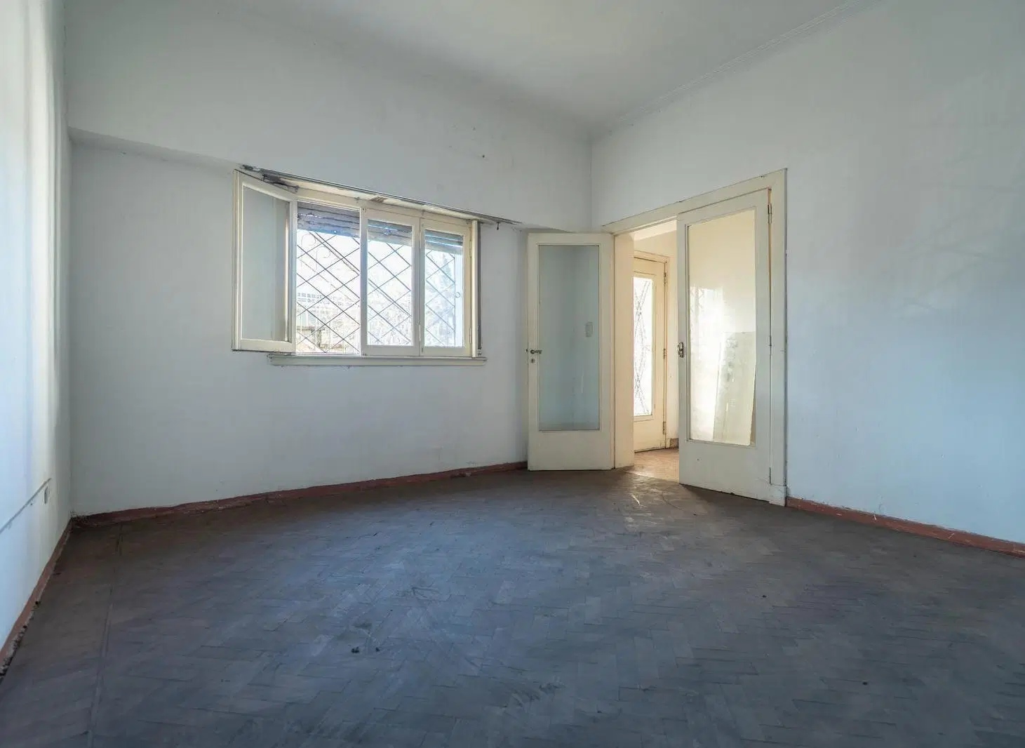 VENTA PH TIPO CASA CON ENTRADA INDEPENDIENTE Y COCHERA. SIN EXPENSAS PERMUTA 5