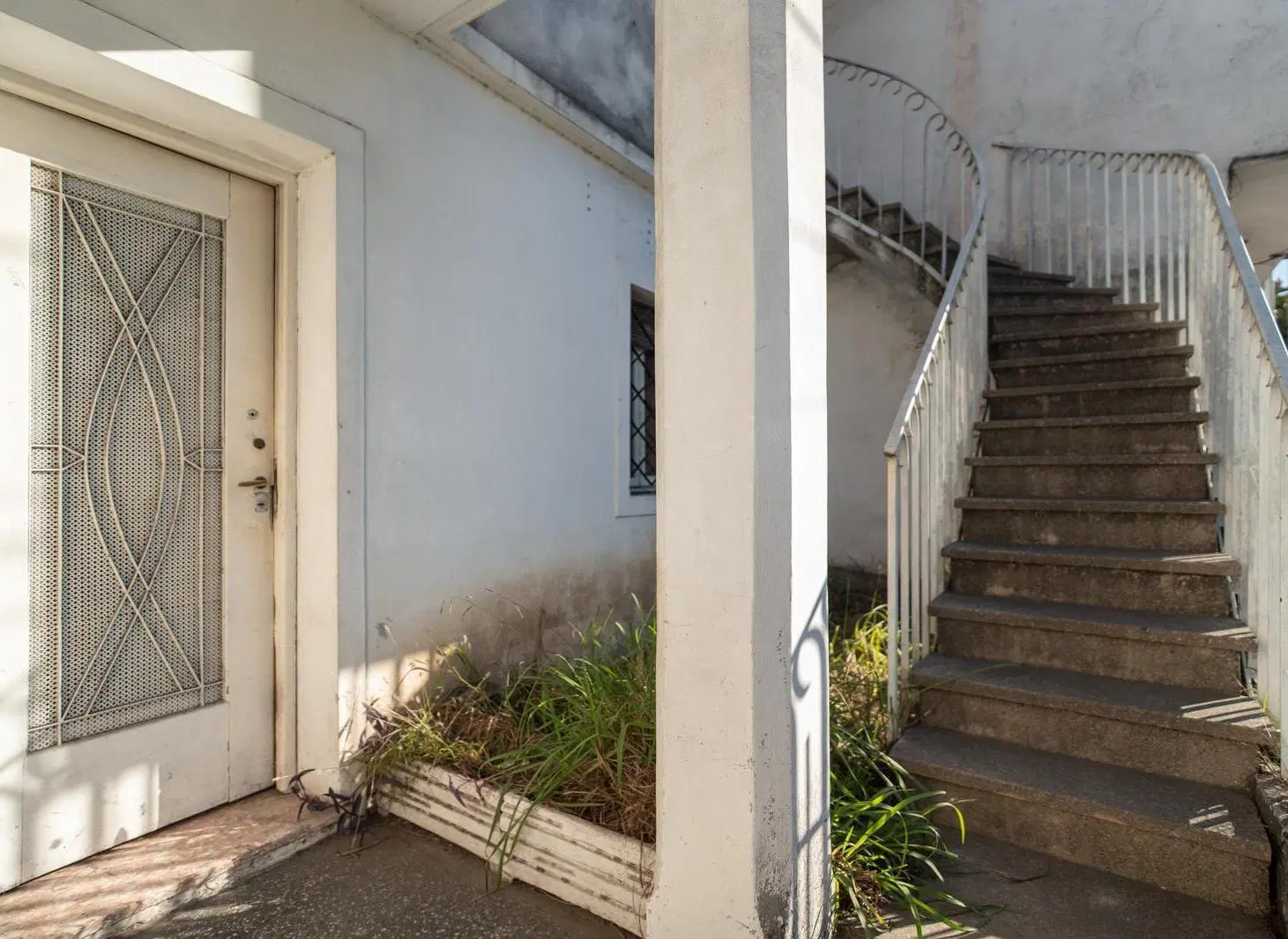 VENTA PH TIPO CASA CON ENTRADA INDEPENDIENTE Y COCHERA. SIN EXPENSAS PERMUTA 8