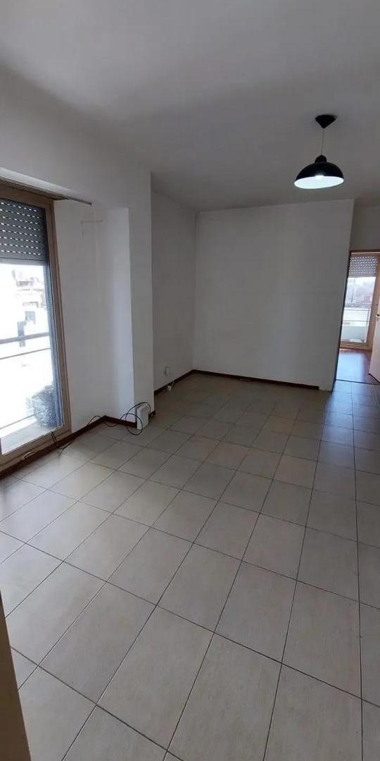 Foto de VENTA DEPARTAMENTO 2 AMBIENTES FRENTE - 2 BALCONES - APTO CREDITO BANCO, imagen 4