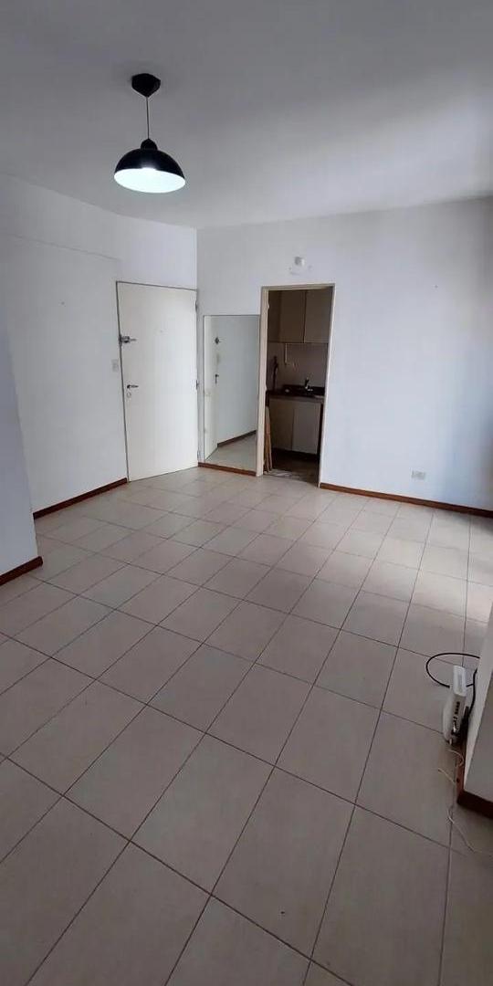 Foto de VENTA DEPARTAMENTO 2 AMBIENTES FRENTE - 2 BALCONES - APTO CREDITO BANCO, imagen 2