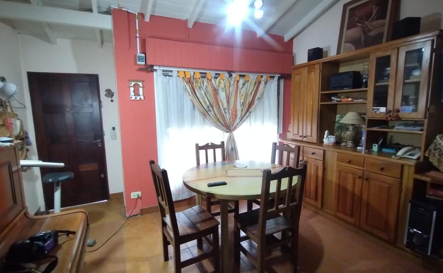 Foto de VENTA CASA 3 AMBIENTES GARAGE UBICACION PRIVILEGIADA PERMUTA CASA EN CORDOBA CAPITAL MORENO CENTRO, imagen 2