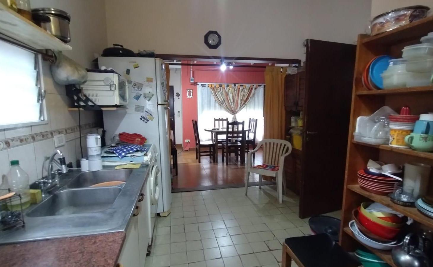 Foto de VENTA CASA 3 AMBIENTES GARAGE UBICACION PRIVILEGIADA PERMUTA CASA EN CORDOBA CAPITAL MORENO CENTRO, imagen 5