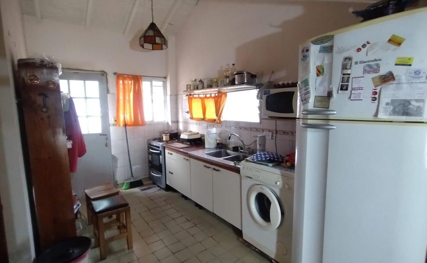 Foto de VENTA CASA 3 AMBIENTES GARAGE UBICACION PRIVILEGIADA PERMUTA CASA EN CORDOBA CAPITAL MORENO CENTRO, imagen 4