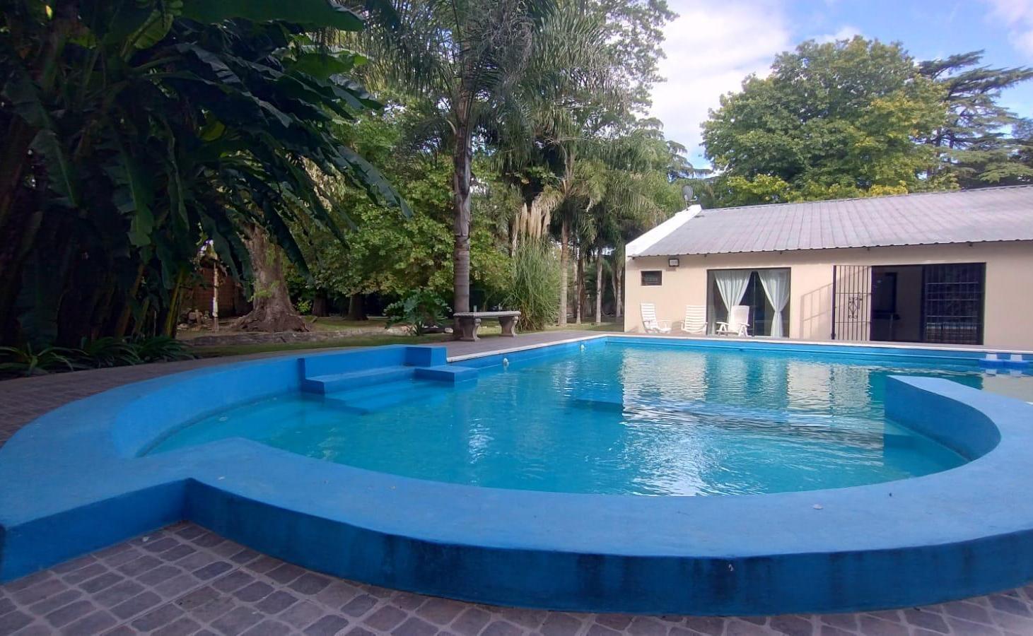 Foto de VENTA CASA QUINTA 5 AMBIENTES TOTALMENTE RENOVADA GRAN PARQUE UNICA MUY BUEN ACCESO TRUJUI MORENO, imagen 2