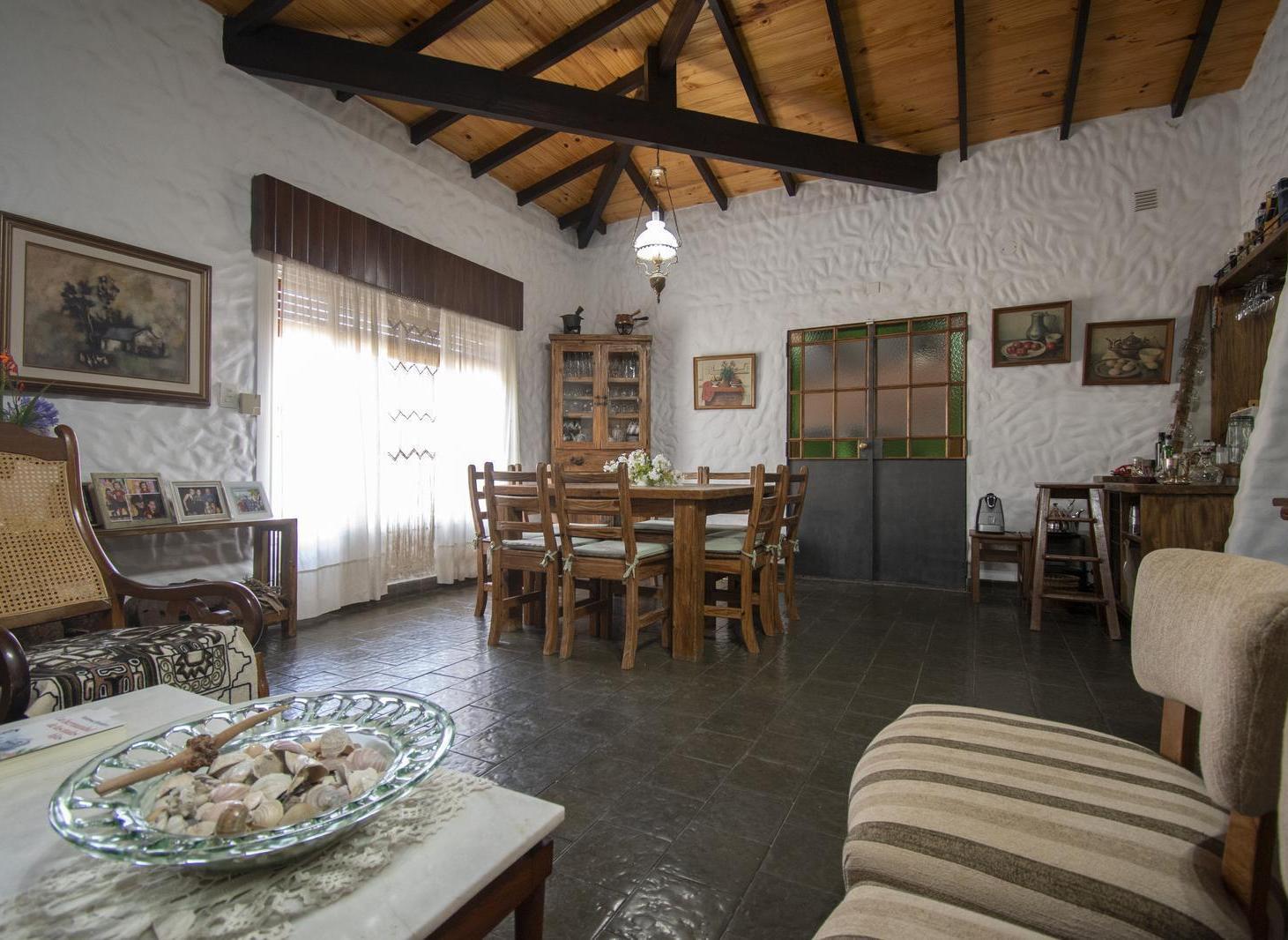 Foto de VENTA CASA 4 AMBIENTES CHALET AMPLIO PARQUE PILETA PERMUTA POR MENOR VALOR Y EFECTIVO MORENO, imagen 3
