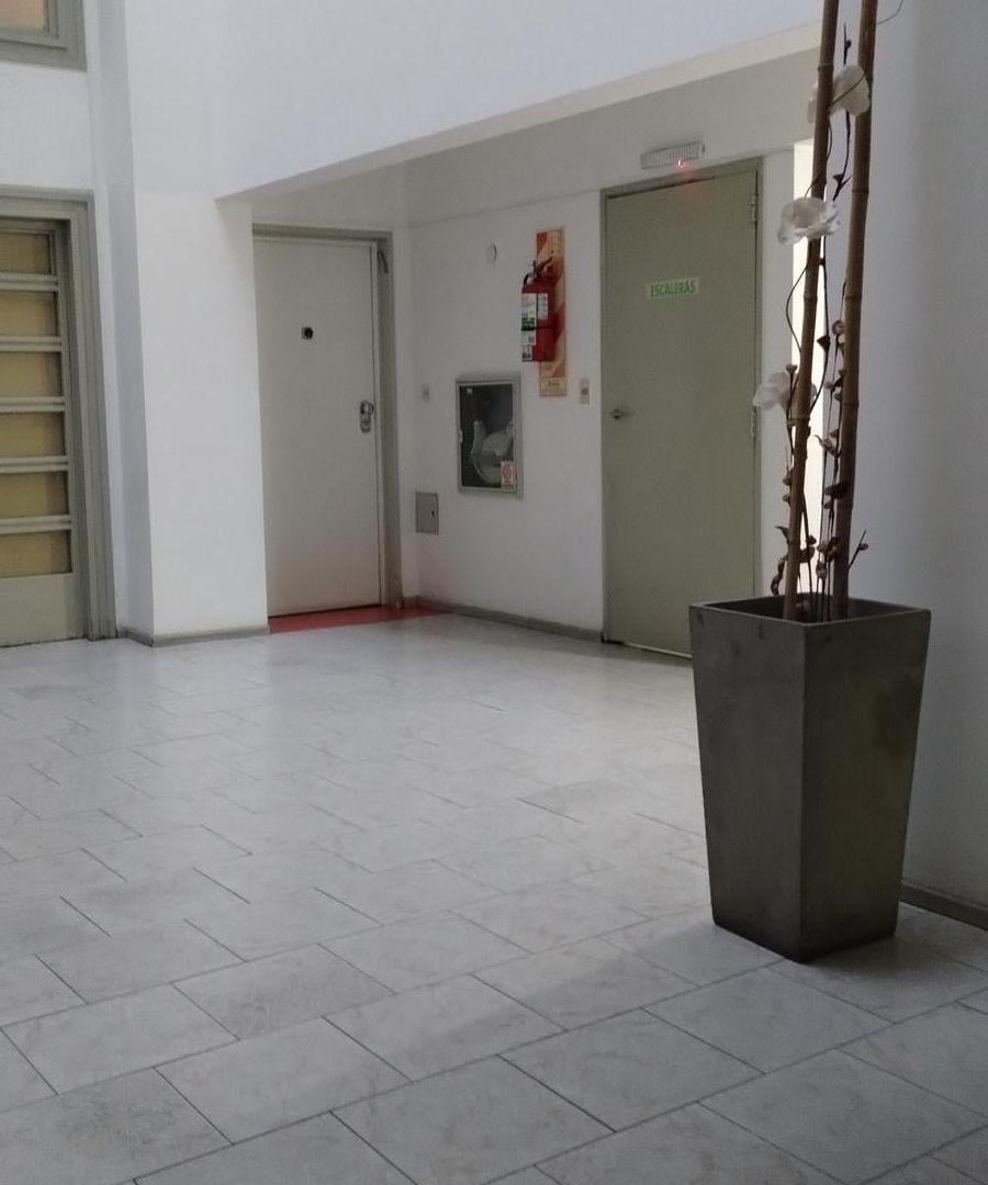 Foto de VENTA MONOAMBIENTE DIVIDIDO AL FRENTE C/BALCÓN - APTO PROFESIONAL Y, imagen 5