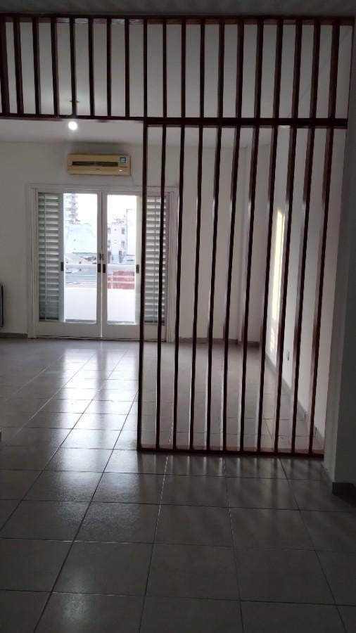 Foto de VENTA MONOAMBIENTE DIVIDIDO AL FRENTE C/BALCÓN - APTO PROFESIONAL Y, imagen 2