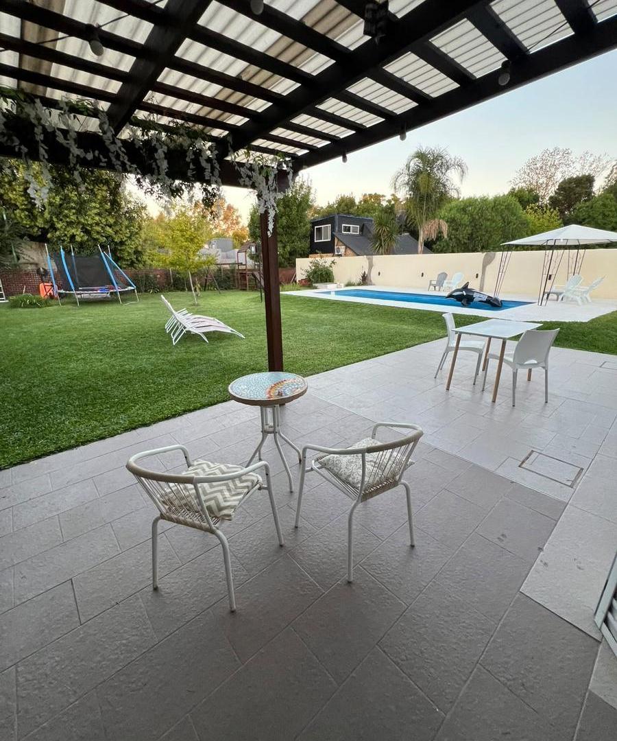 Foto de VENTA CASA 3 AMBIENTES CON PARQUE PISCINA Y ESPACIO VERDE VILLA ROSA, imagen 1